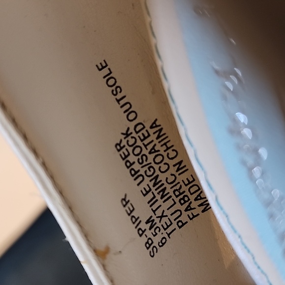 Betsey Johnson "Piper", ivory satin size 6.5 heeled pumps with bling - Picture 8 of 9